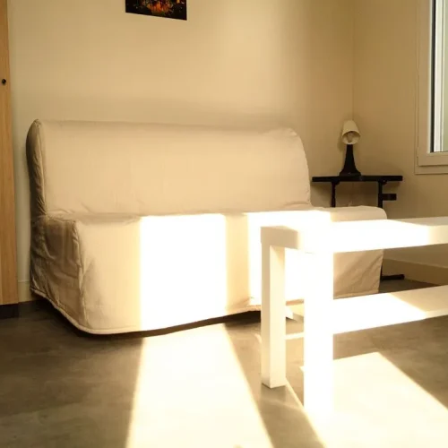 Photos des chambres meublés et équipés d'un canapé convertible de la résidence étudiante Cosy à Lisieux